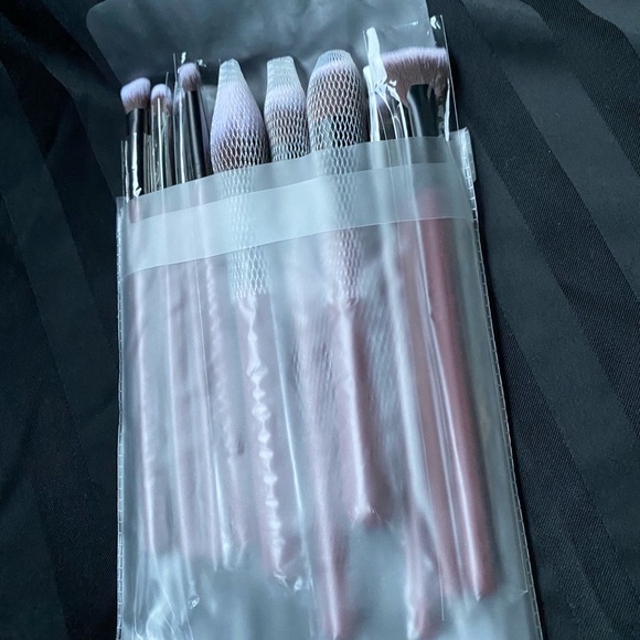 10pc. Makeup brush kit - Picture 3 of 3